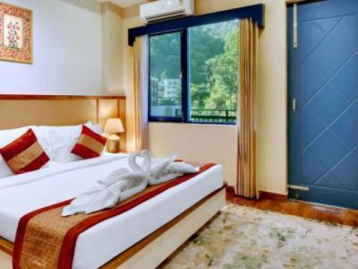 Heritage Room with Living room and balcony with city view